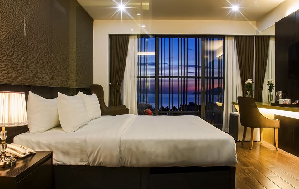 Senior Room, Balcony, Ocean View | Minibar, in-room safe, desk, blackout drapes
