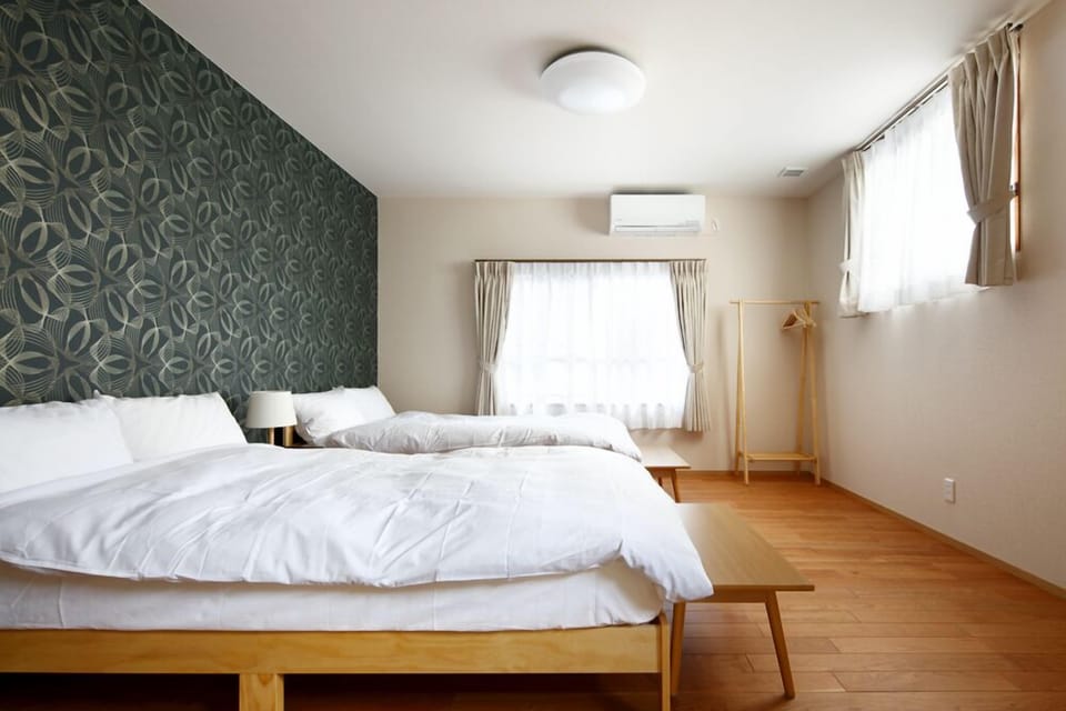 Large single Twin + Japanese style room | WiFi (free), bed sheets