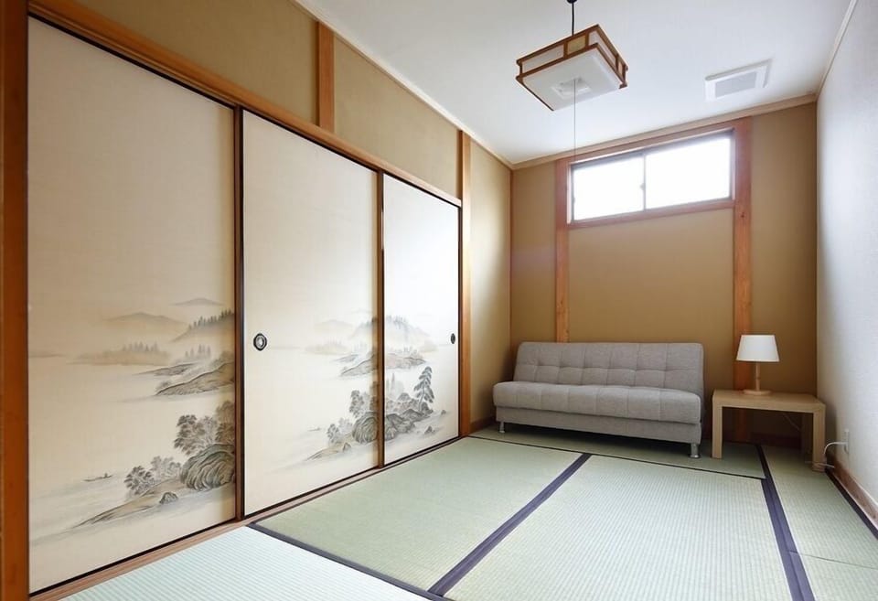 Large single Twin + Japanese style room | WiFi (free), bed sheets