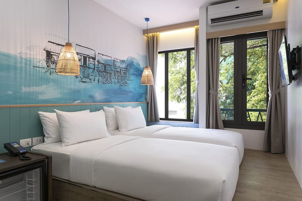 The Duo Twin - Deluxe Twin Room | In-room safe, iron/ironing board, free WiFi, bed sheets