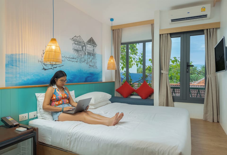 The Duo King - Deluxe King Room | In-room safe, iron/ironing board, free WiFi, bed sheets