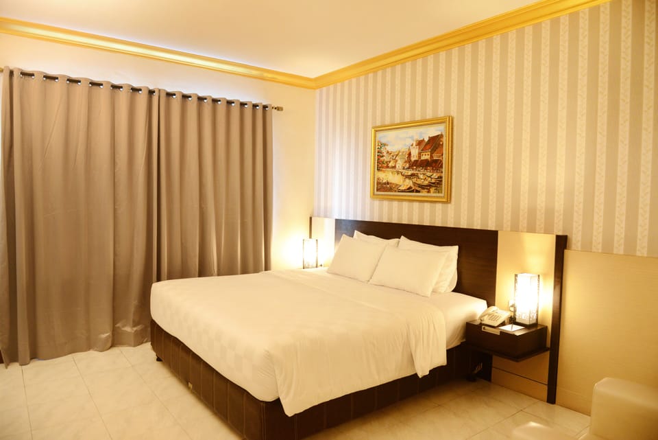 Suite | Free WiFi, bed sheets