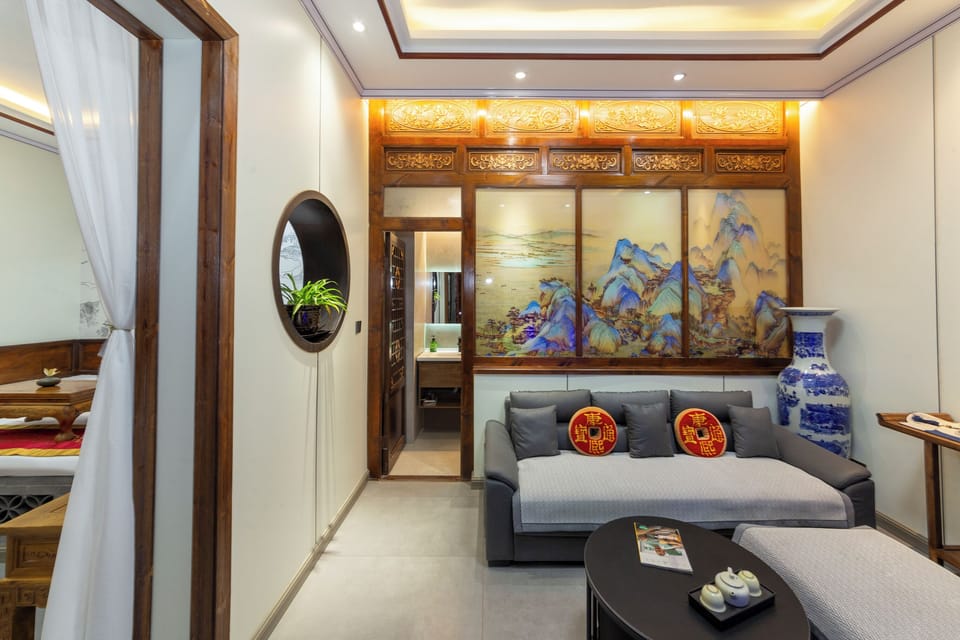Comfort Triple Room | Desk, soundproofing, WiFi (free), individually decorated