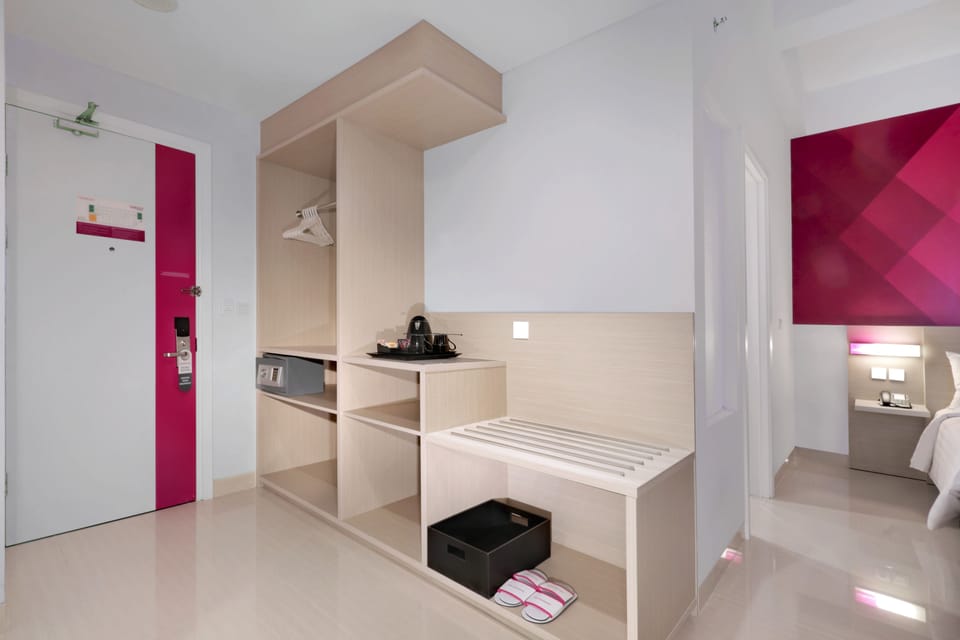 Deluxe Premier Room | Minibar, in-room safe, desk, free WiFi