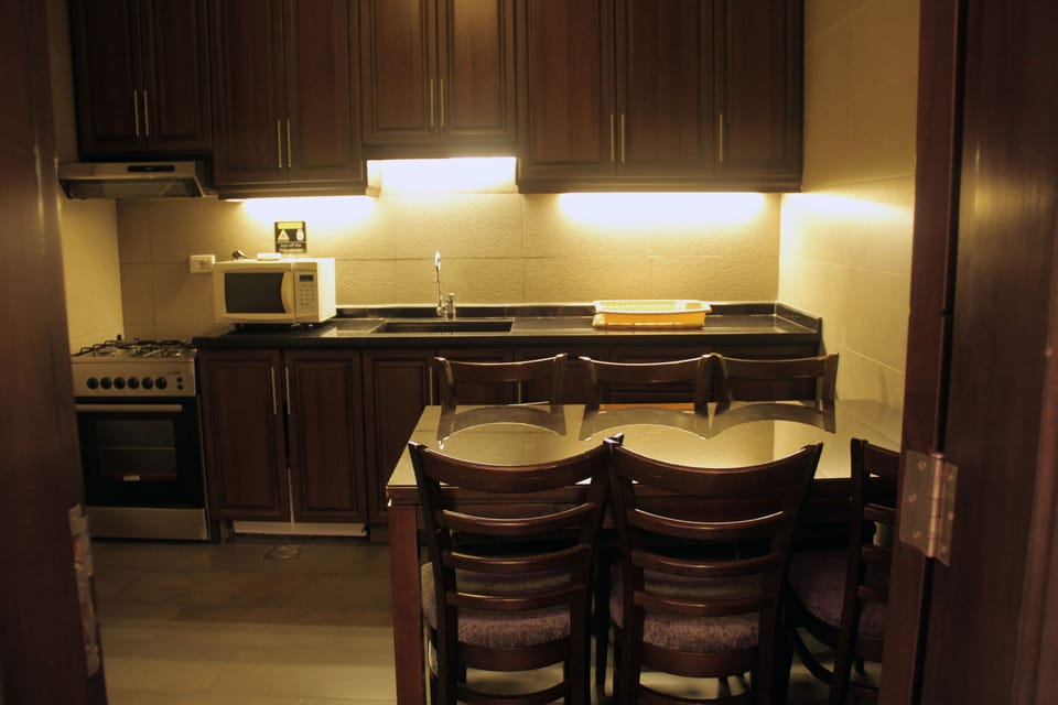 Apartment, 3 Bedrooms, Kitchen | Private kitchen | Full-size fridge, microwave, oven, stovetop