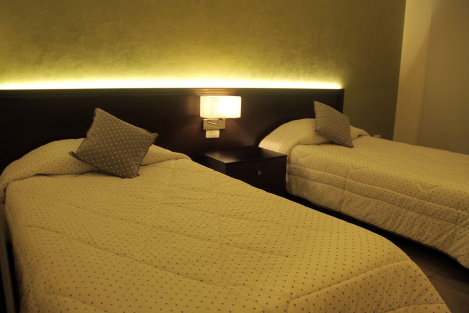 Apartment, 2 Bedrooms, Kitchenette | In-room safe, iron/ironing board, WiFi (free)