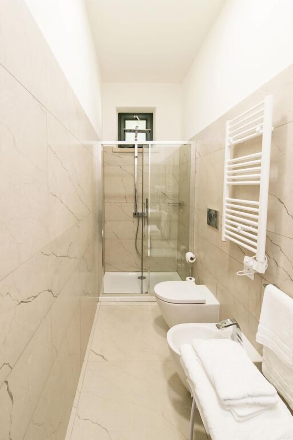 Superior Quadruple Room (Rosa) | Bathroom | Free toiletries, hair dryer, bidet, towels