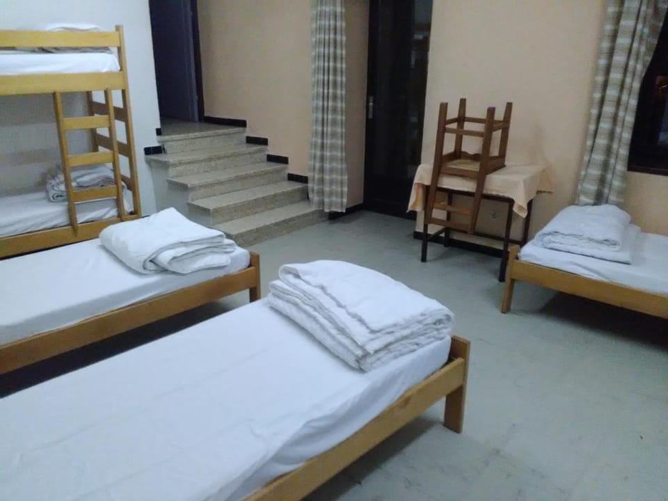 Iron/ironing board, bed sheets