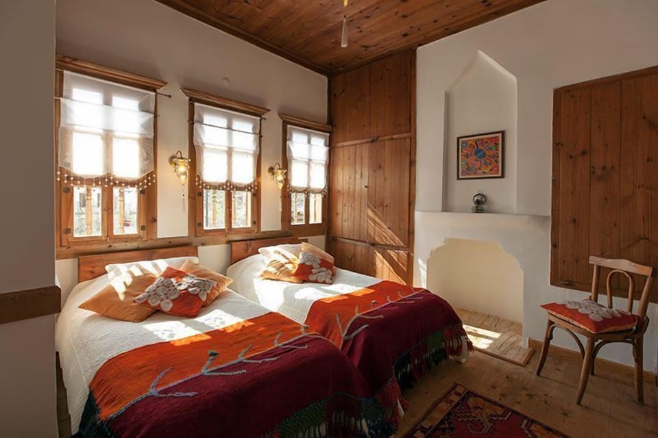 Standard Triple Room | Iron/ironing board, free cribs/infant beds, free WiFi