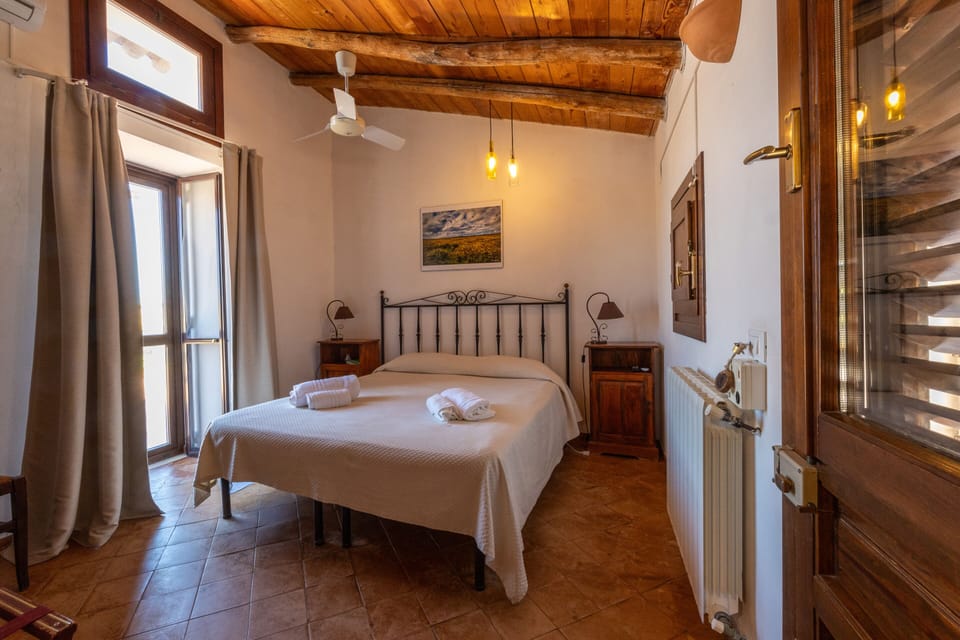Classic Double Room, Ensuite, Courtyard View | Blackout drapes, cribs/infant beds, wheelchair access
