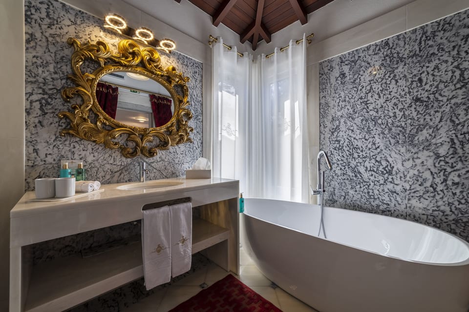 Deluxe Room, Terrace | Bathroom | Free toiletries, hair dryer, bathrobes, slippers