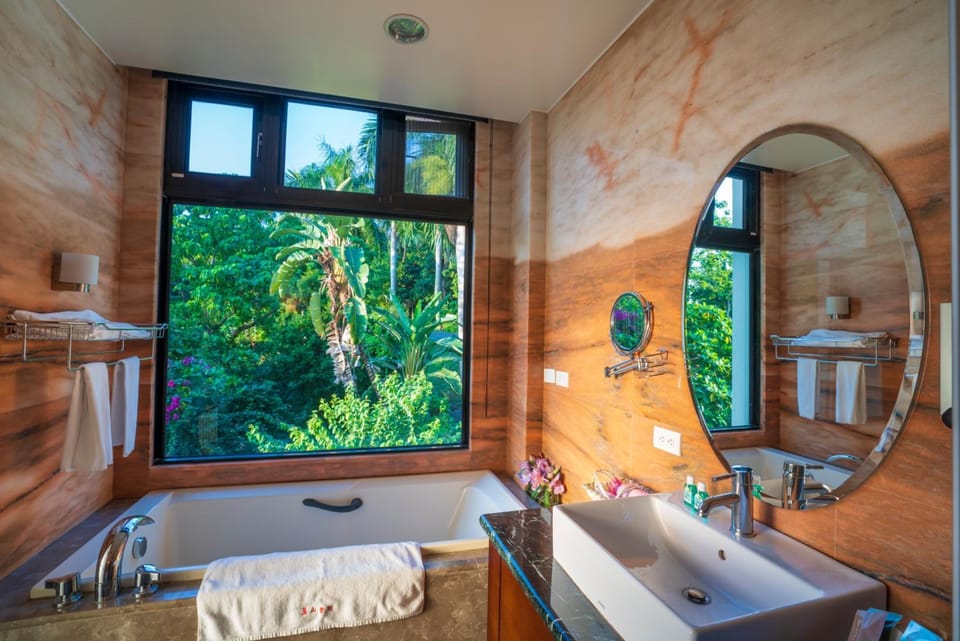 Separate tub and shower, deep soaking tub, free toiletries, hair dryer
