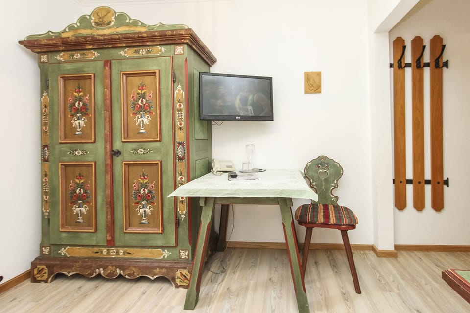 Single Room, Balcony | Desk, cribs/infant beds, free WiFi, bed sheets