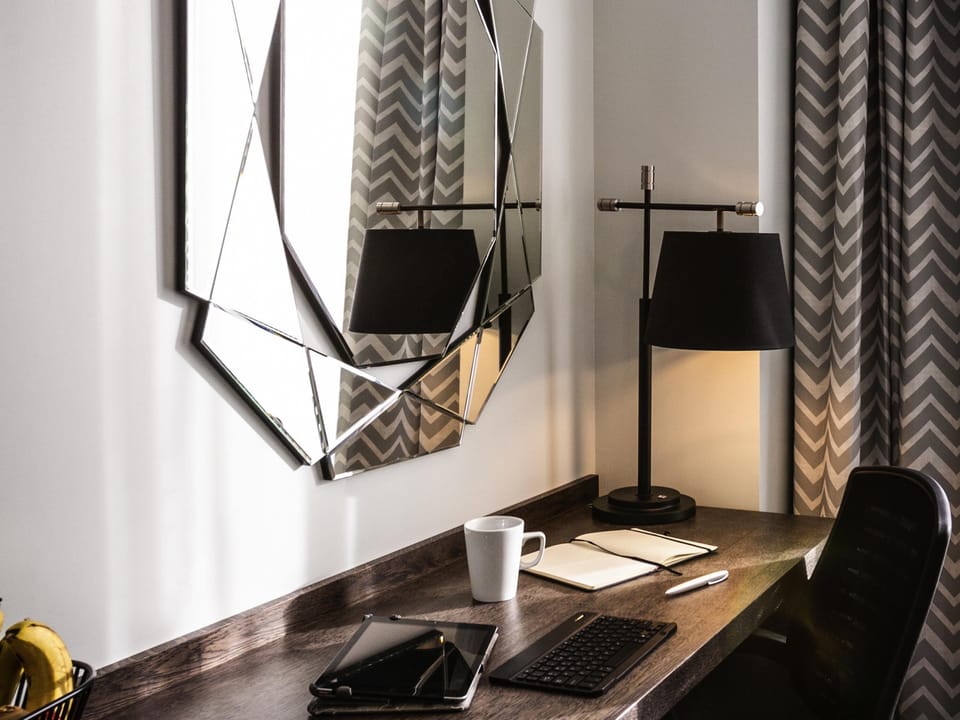 Hypo-allergenic bedding, in-room safe, desk, blackout drapes