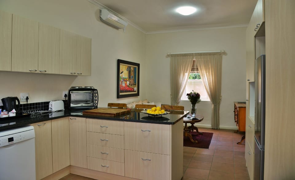 Garden Cottages | Living area | 32-inch flat-screen TV with digital channels, TV