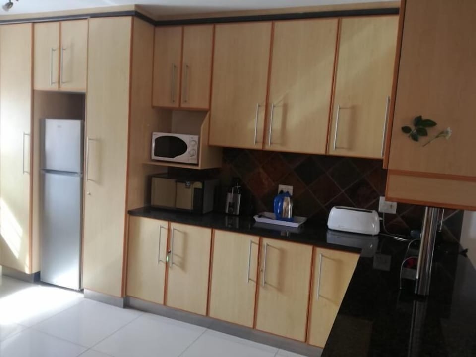 Fridge, microwave