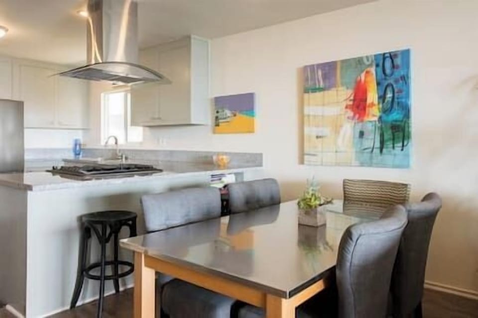 Easy going floor plan, enjoy cooking while not missing any action