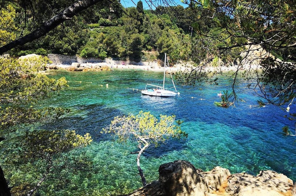 Beaches 80 meters away, Mediterranean villa for 4 people House in Toulon