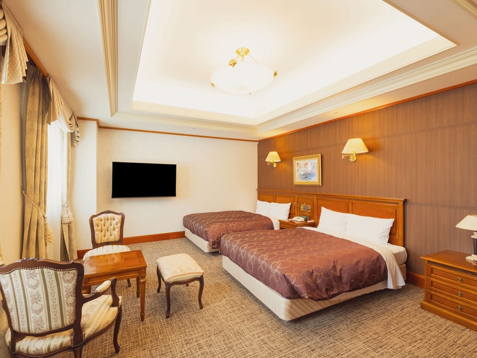 Deluxe Twin Room, 6F, Non Smoking | Desk, free WiFi
