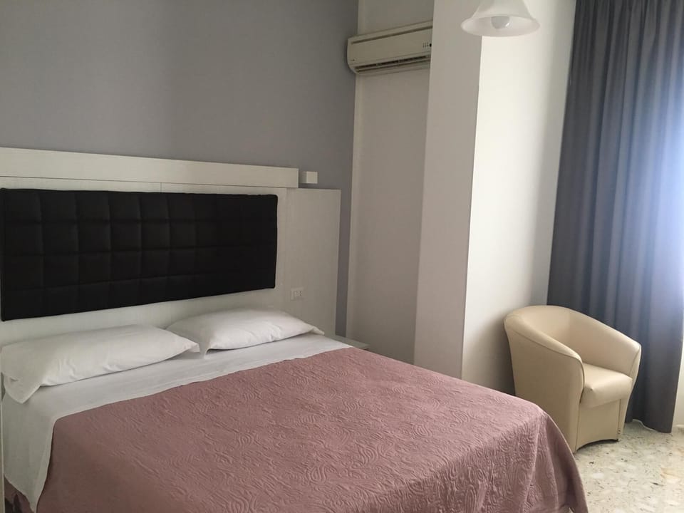 Desk, cribs/infant beds, free WiFi, bed sheets