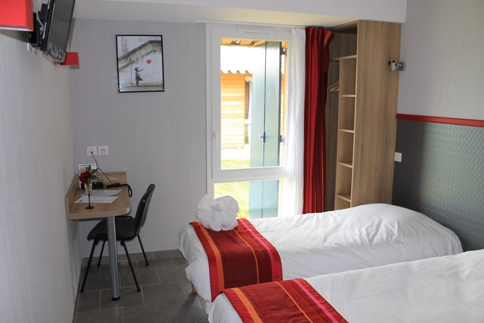 Twin Room | Desk, soundproofing, iron/ironing board, free cribs/infant beds