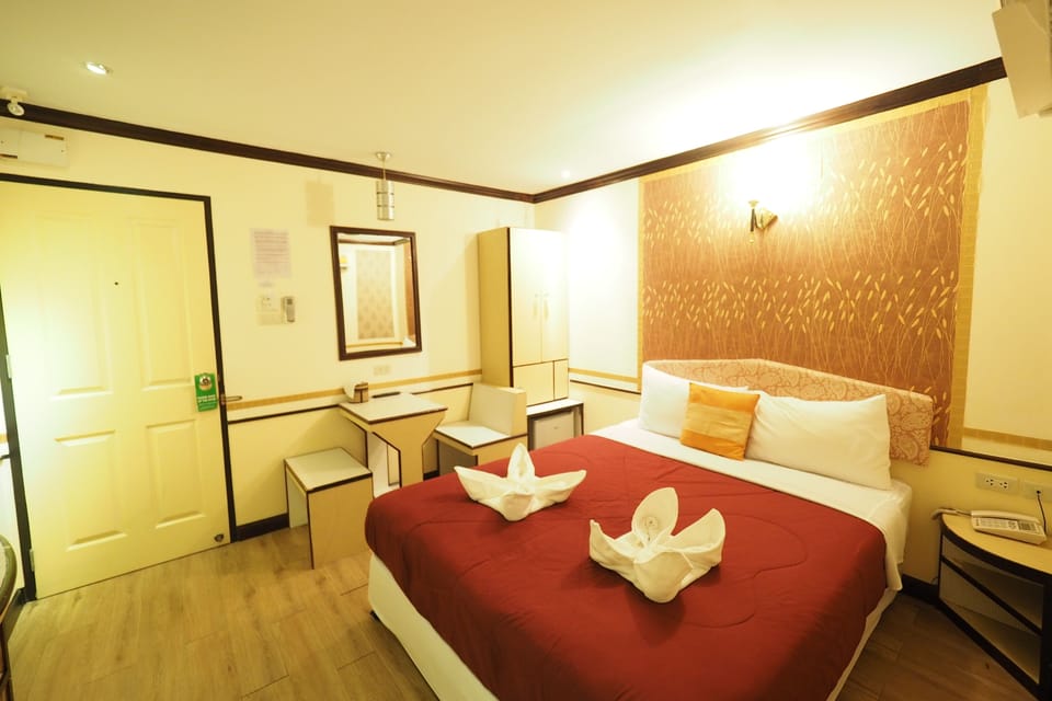 Deluxe Room | In-room safe, desk, free WiFi