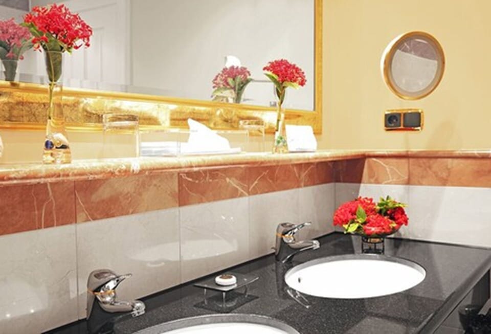 Bathroom sink