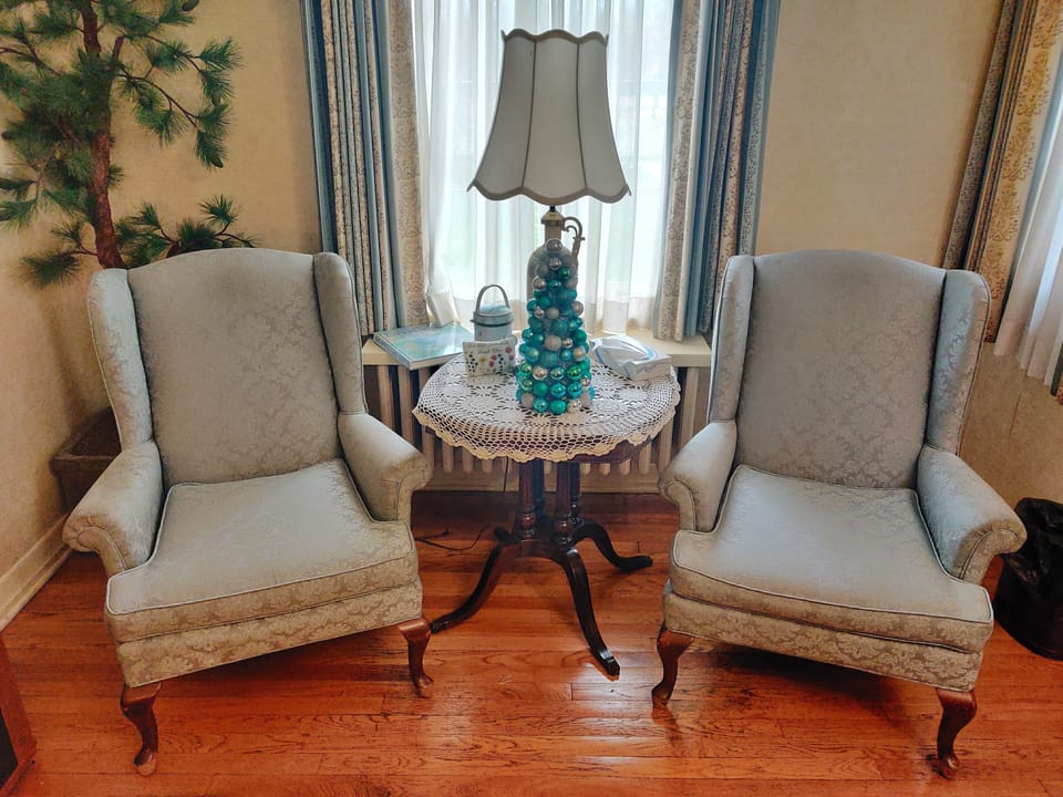 Premier Room, 1 King Bed | Individually decorated, individually furnished, iron/ironing board