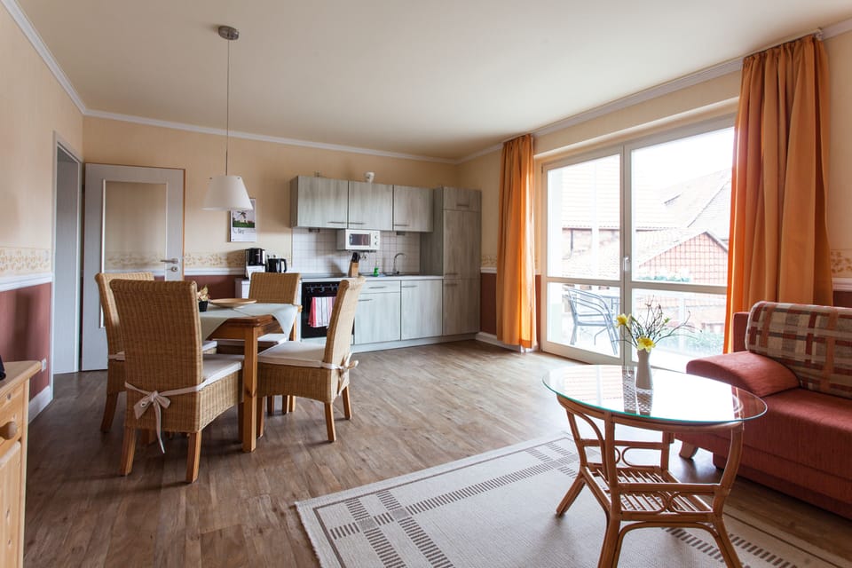 Suite | Private kitchen | Fridge, microwave, oven, stovetop