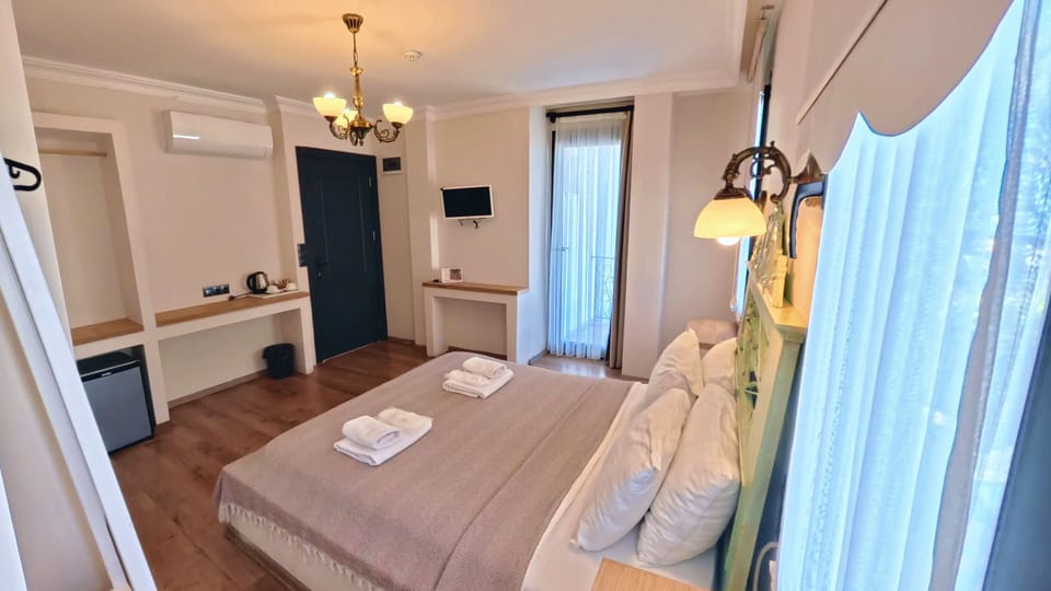Deniz Manzarali Standart Oda | Premium bedding, in-room safe, WiFi (free), bed sheets