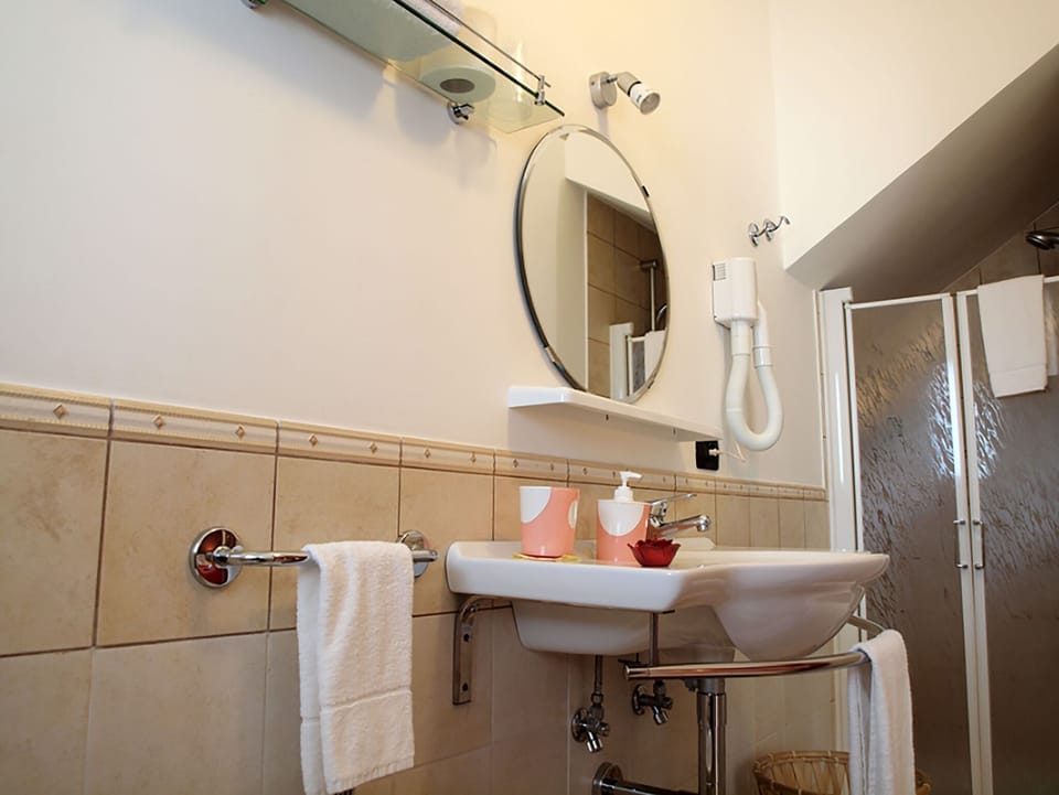 Classic Double Room, 1 Bedroom, Courtyard View, Courtyard Area | Premium bedding, minibar, desk, laptop workspace