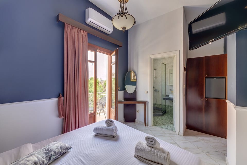 Standard Double Room, 1 Bedroom, City View | Egyptian cotton sheets, premium bedding, minibar, in-room safe