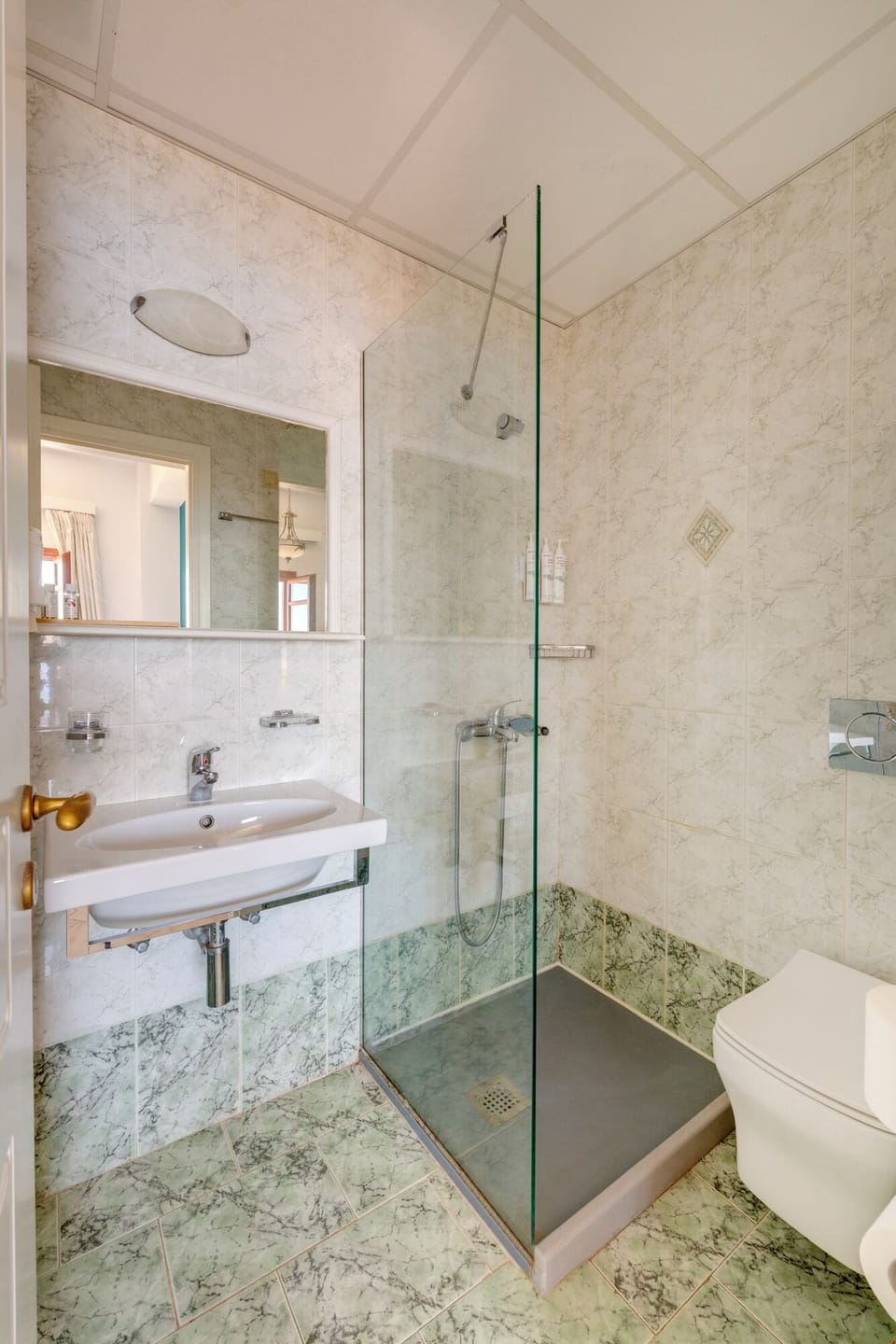 Panoramic Double Room, Sea View | Bathroom | Shower, free toiletries, hair dryer, slippers