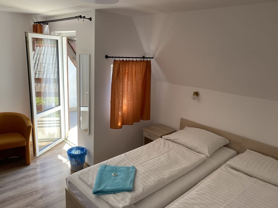 Comfort Cottage | Desk, laptop workspace, cribs (free), WiFi (free)