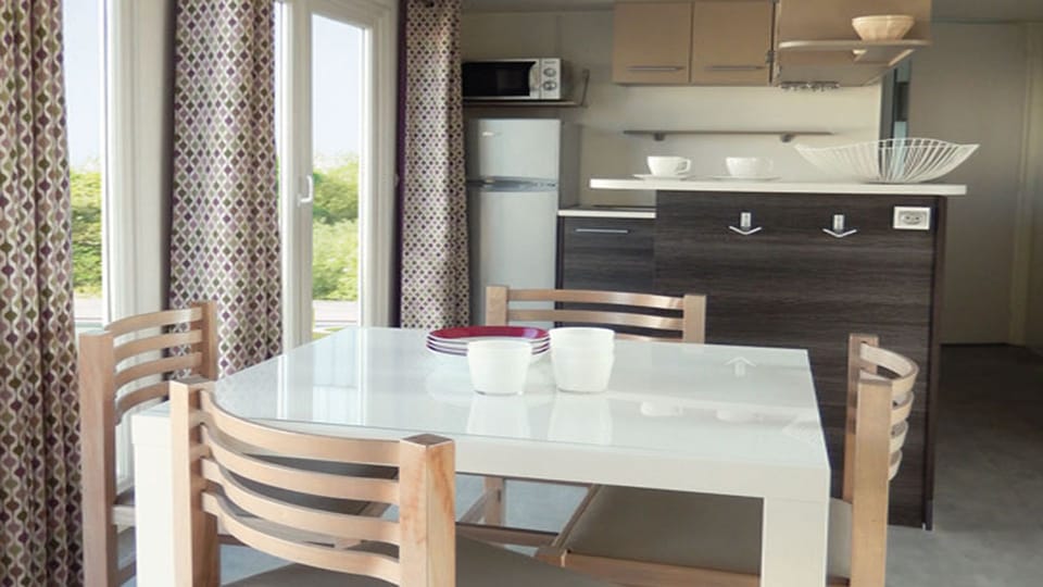 Executive Bungalow, Ensuite (160) | Private kitchenette | Fridge, microwave, oven, stovetop