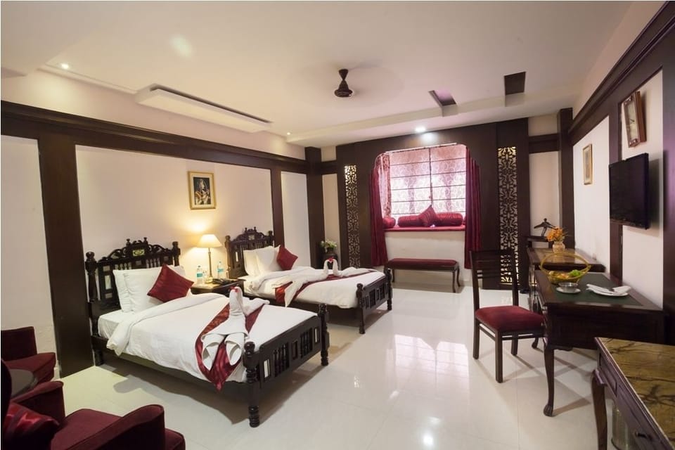 Royal Room | Minibar, in-room safe, desk, iron/ironing board (on request)