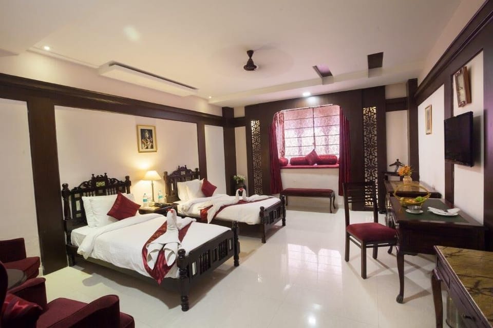 Royal Room | Minibar, in-room safe, desk, iron/ironing board (on request)