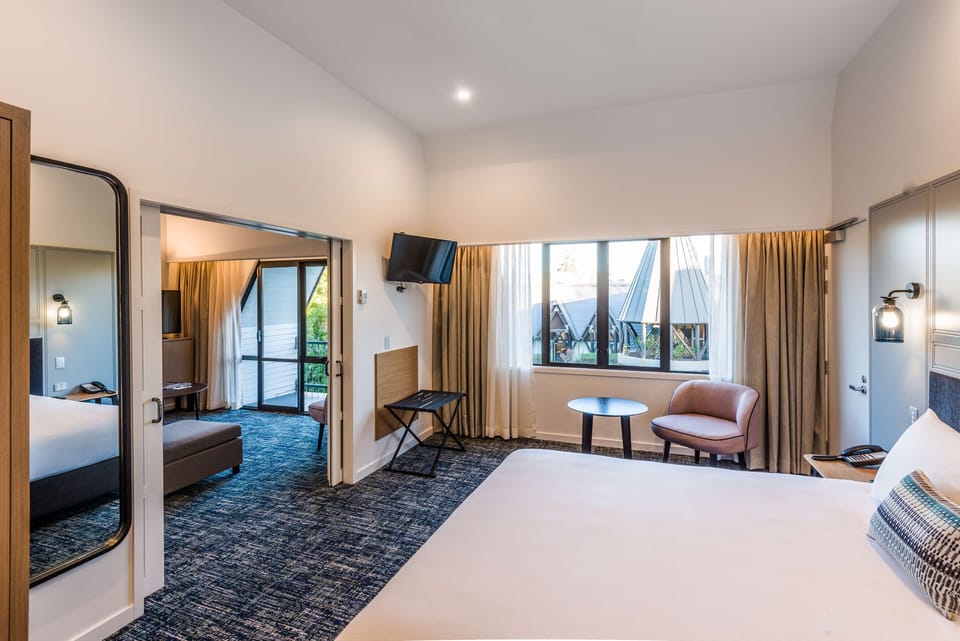 Suite, 1 King Bed, Non Smoking (Hagley) | Down comforters, in-room safe, desk, blackout drapes