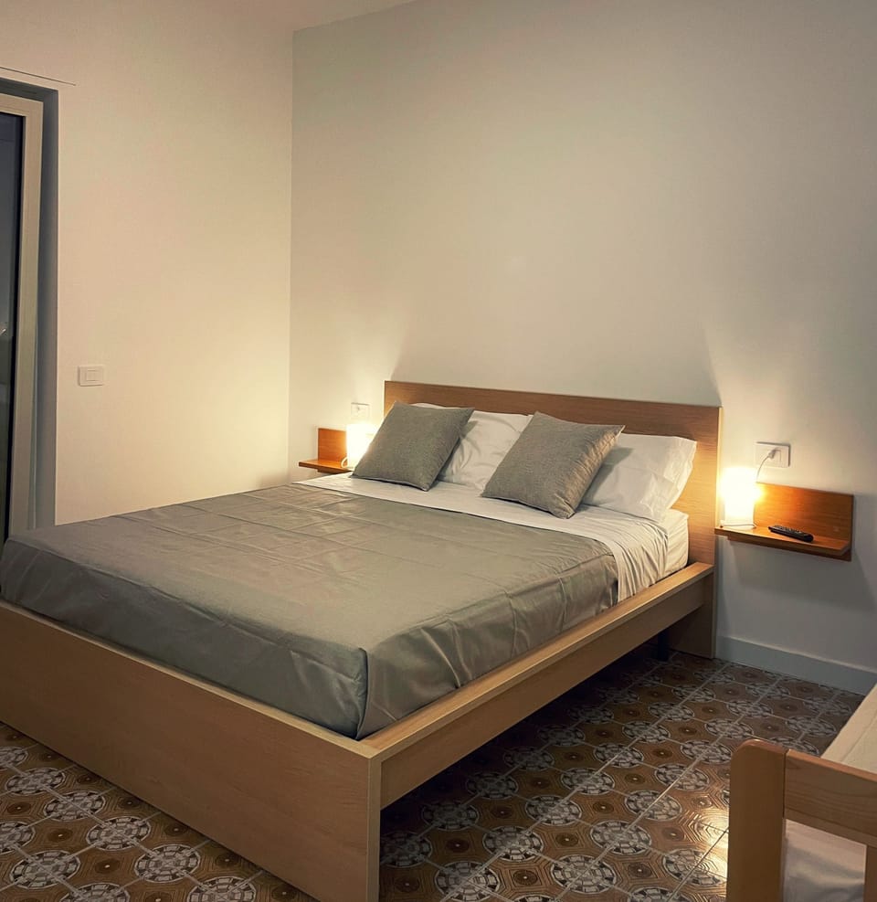 Classic Room | In-room safe, blackout drapes, soundproofing, cribs/infant beds