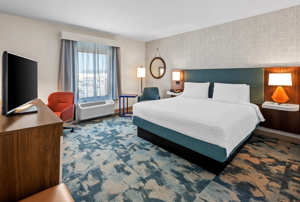 Room, 1 King Bed, Refrigerator & Microwave | Premium bedding, desk, laptop workspace, free WiFi