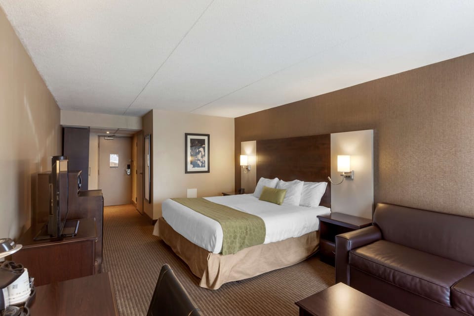 Premium bedding, pillowtop beds, desk, laptop workspace