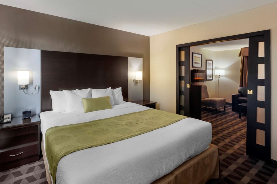 Premium bedding, pillowtop beds, desk, laptop workspace