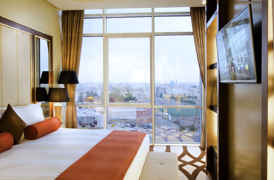 Quartz Suite | Minibar, desk, soundproofing, free WiFi