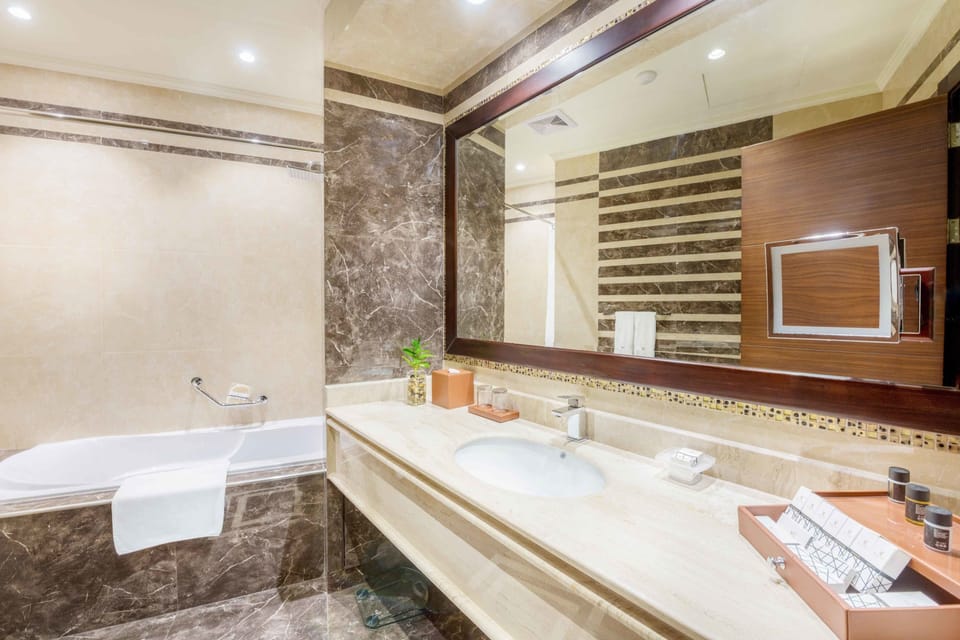 Minibar, desk, soundproofing, free WiFi