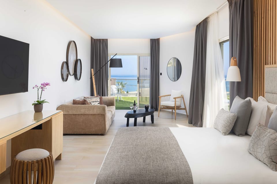 Limonia Terrace Suite Sea View with Outdoor Whirlpool | Free minibar, in-room safe, desk, blackout drapes