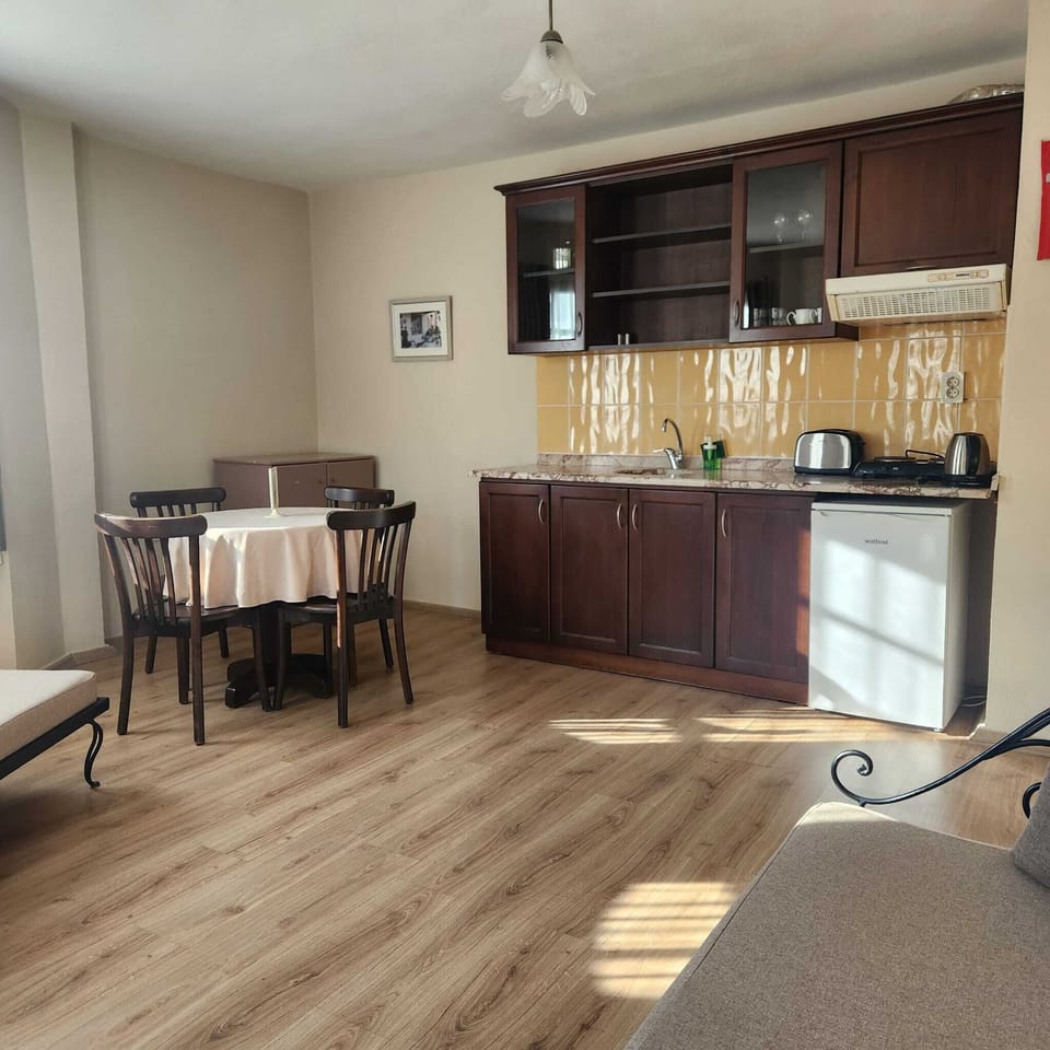 Standard Room | Private kitchen | Mini-fridge, stovetop, electric kettle, toaster