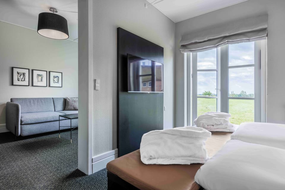 Hypo-allergenic bedding, desk, blackout drapes, cribs/infant beds