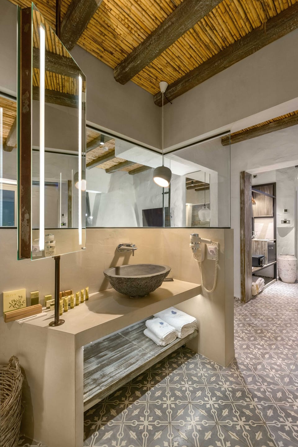 Suite, Jetted Tub (King) | Bathroom | Free toiletries, hair dryer, bathrobes, slippers