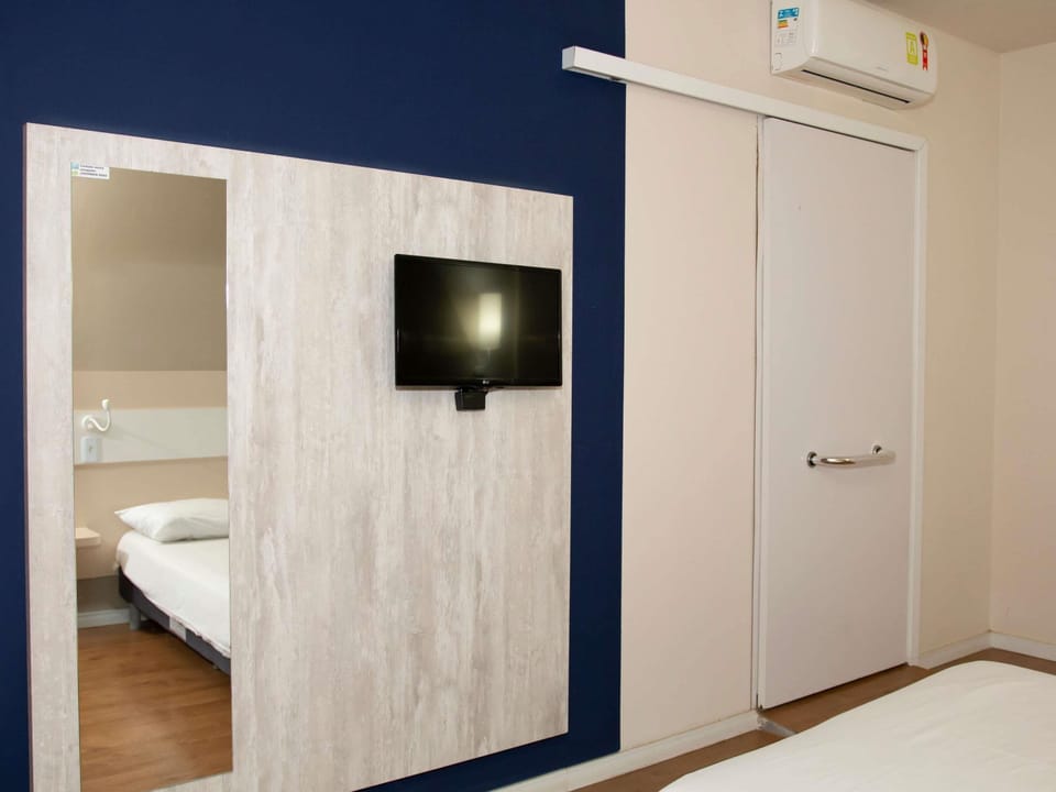 Classic Room, 1 Double Bed | Desk, blackout drapes, soundproofing, free cribs/infant beds