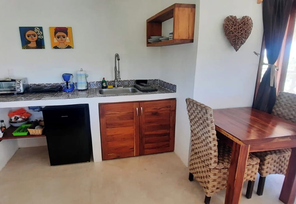 Standard Studio (Luna) | Private kitchenette | Coffee/tea maker